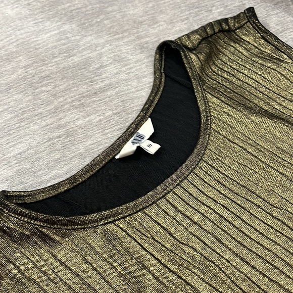 Gold/bronze color bodycon dress. Never worn - Picture 2 of 3